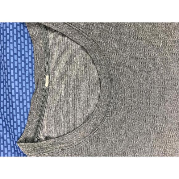 Lululemon Mens Shirt Active Tech Gray Short Sleeve Reflective Strip Size Medium. - Picture 2 of 9